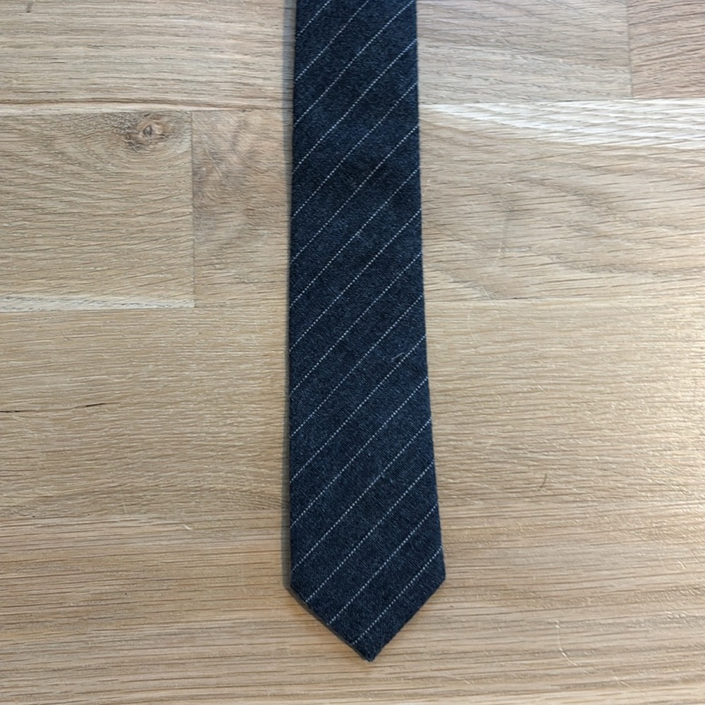 Grey tie - Picture 2 of 2